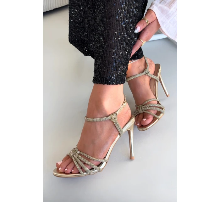 Dámské sandály na jehlovém podpatku s pásky a zlaté model 21821779 - Boto