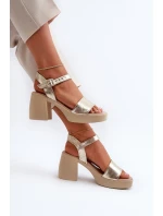 model 21655608 Dámské Kožené Sandály Na Klínu Zlaté - Zazoo