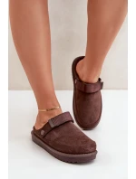 Zateplené dámské pantofle na platformě čokoládové model 21680700 - Boto
