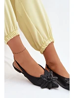 Dámské sandály na nízkém podpatku s květem Černé model 22102844 - Boto