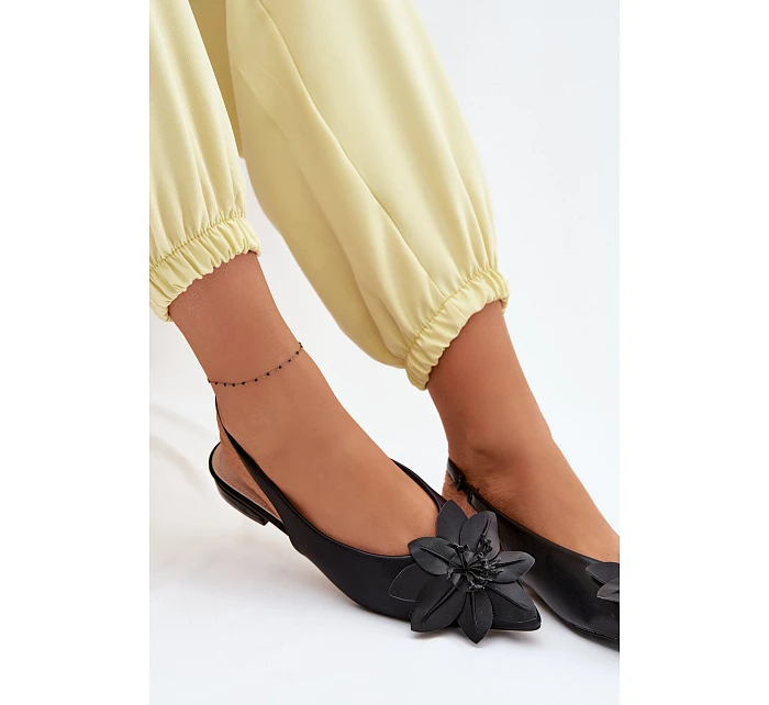 Dámské sandály na nízkém podpatku s květem Černé model 22102844 - Boto