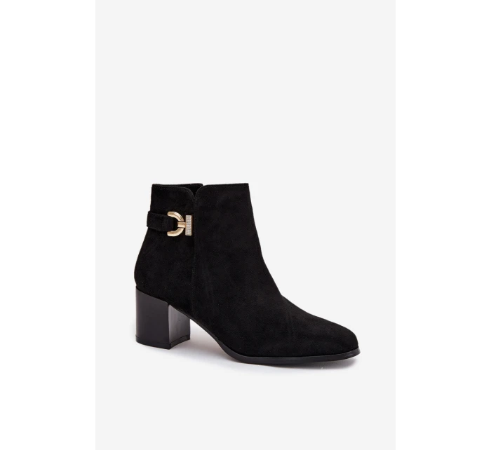 Zateplené dámské kotníkové boty na podpatku se zlatým detailem černé model 21708221 - Boto Zateplené dámské kotníkové boty na podpatku se zlatým detailem černé model 21708221 - Boto