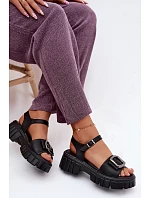 Kožené dámské sandály na platformě s přezkou model 22126033 Černé - VINCEZA