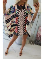 šaty s vázáním v pudrově růžové model 18746604 - K-Fashion šaty s vázáním v pudrově růžové model 18746604 - K-Fashion