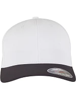 Flexfit 9295 6-panelová čiapka s kšiltom „Water Repellent“ 55.9295 čierna/biela