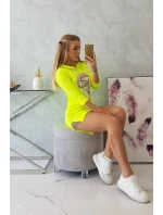 Šaty s delšími zády a barevným model 18742828 potiskem - K-Fashion Šaty s delšími zády a barevným model 18742828 potiskem - K-Fashion