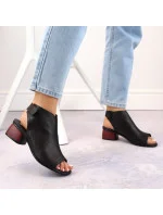 Pohodlné kožené sandále Remonte W RKR654