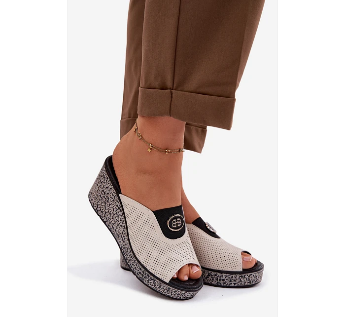 Kožené sandály na platformě s ozdobou model 22100363 Béžové - S.Barski