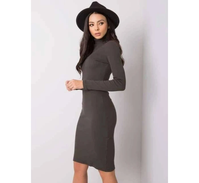 Priliehavé rebrované šaty v tmavej khaki farbe s rolákom Rue Paris (5133) Priliehavé rebrované šaty v tmavej khaki farbe s rolákom Rue Paris (5133)