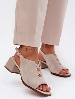 Sandály z přírodního semiše na podpatku model 22123065 světle béžové - Maciejka