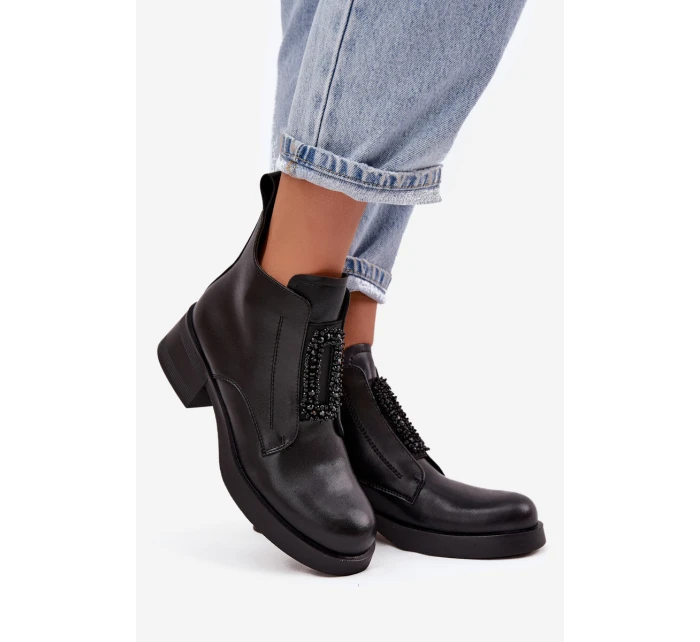 Kožené dámské kotníkové boty na klínu s ozdobou D a model 21718420 Černé - D&A