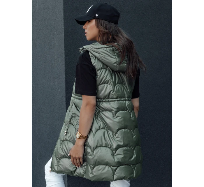 Dámská prošívaná dlouhá vesta s kapucí zelená Dstreet model 21979326 - FashionStreet Dámská prošívaná dlouhá vesta s kapucí zelená Dstreet model 21979326 - FashionStreet