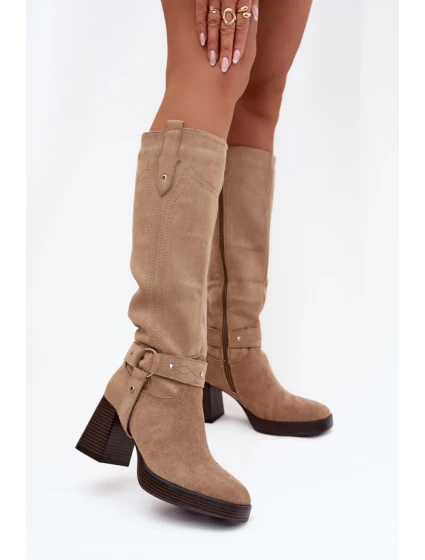 Topánky na podpätku model 221526 Krok vo veľkom štýle Topánky na podpätku model 221526 Krok vo veľkom štýle