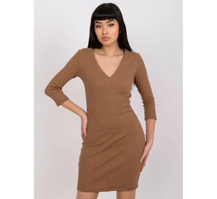 Sukienka RV SK model 20129349 jasny brązowy - FPrice Sukienka RV SK model 20129349 jasny brązowy - FPrice