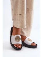 Zazoo 2920 Skórzane Klapki Damskie Na Koturnie Ze Złotym Detalem Białe Zazoo 2920 Skórzane Klapki Damskie Na Koturnie Ze Złotym Detalem Białe