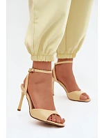 Sandále na podpätku model 227435 Vykročte štýlovo