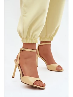 Sandále na podpätku model 227435 Vykročte štýlovo