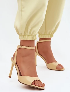 Sandále na podpätku model 227435 Vykročte štýlovo