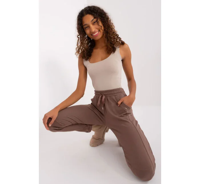 Tepláky model 191221 Relevantnosť Tepláky model 191221 Relevantnosť