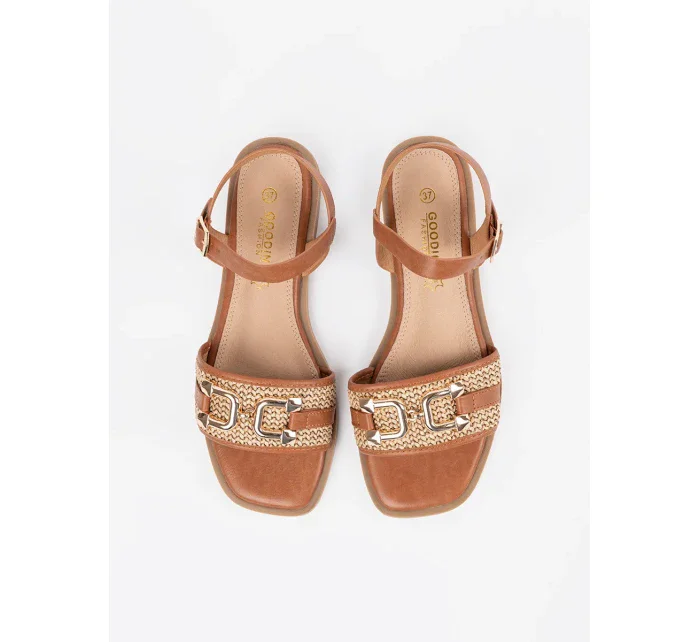 Zaujímavé hnedé sandále na podpätku pre ženy Zaujímavé hnedé sandále na podpätku pre ženy