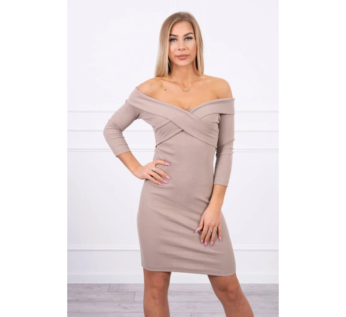 Priliehavé šaty s výstrihom do V tmavo béžovej farby Priliehavé šaty s výstrihom do V tmavo béžovej farby