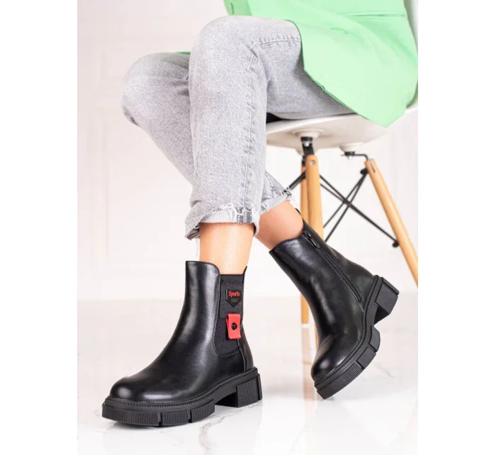 Moderní dámské černé  kotníčkové boty na plochém podpatku