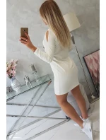 Šaty s 3D grafikou a zdobenými volánikmi vo farbe ecru Šaty s 3D grafikou a zdobenými volánikmi vo farbe ecru