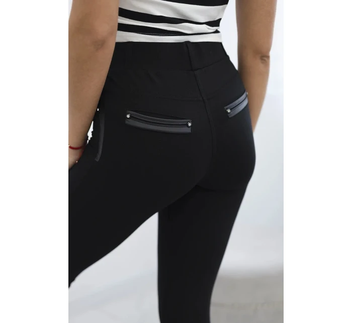 Nohavice s lemom na vrecku v čiernej farbe