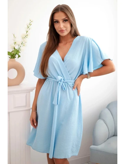 Šaty s model 22250371 výstřihem modrý - K-Fashion