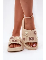 Piankowe Klapki Z Przypinkami Beżowe Redienna