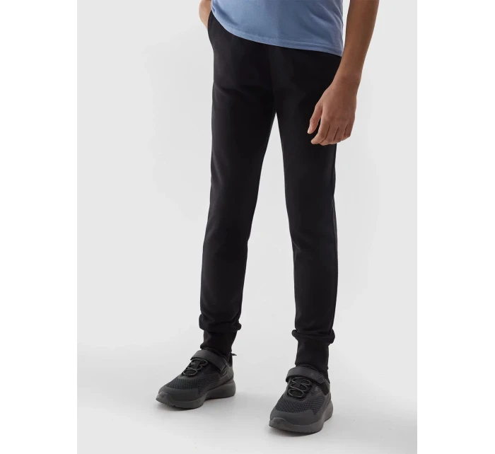 Dívčí tepláky typu jogger 4F - černé Dívčí tepláky typu jogger 4F - černé