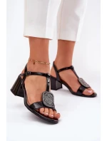 Dámske lakované sandále so zdobením - čierne Vinceza Dámske lakované sandále so zdobením - čierne Vinceza