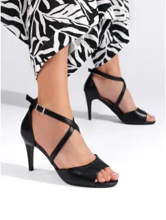 Pohodlné čierne dámske sandále na ihlovom podpätku
