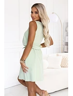 VICTORIA šaty bez rukávů s páskem – pistáciová model 22305972 - numoco VICTORIA šaty bez rukávů s páskem – pistáciová model 22305972 - numoco
