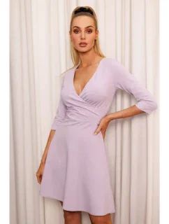 M786 Priliehavé mini šaty - fialové