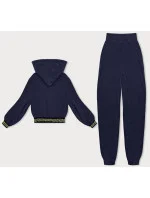 Tmavo modrý teplákový rebrovaný komplet s ozdobnými sťahovacími lemami (AMG-345A) Tmavo modrý teplákový rebrovaný komplet s ozdobnými sťahovacími lemami (AMG-345A)