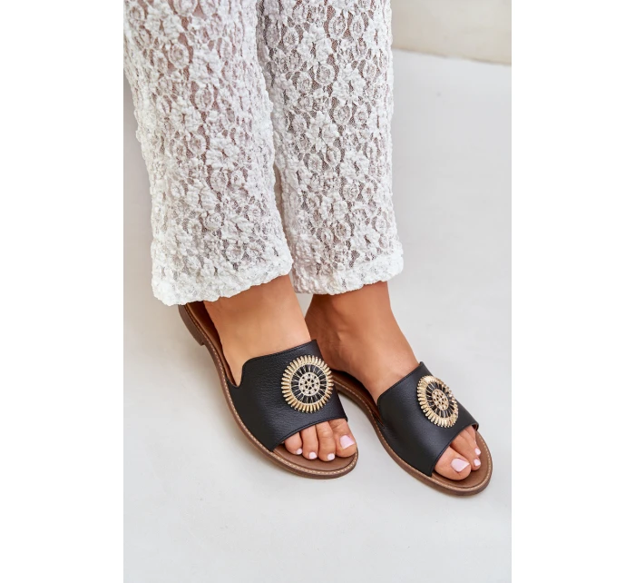 Kožené Pantofle S Dekorací Na Plochém Podpatku Zazoo model 21682288 Černé - Boto Kožené Pantofle S Dekorací Na Plochém Podpatku Zazoo model 21682288 Černé - Boto