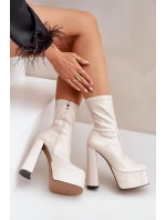 Lakierowane Botki Na Platformie I Wysokim Słupku Beżowe Lotisha Lakierowane Botki Na Platformie I Wysokim Słupku Beżowe Lotisha