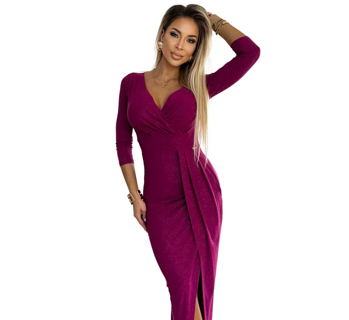 Lesklé dlouhé dámské šaty ve fuchsijové barvě s výstřihem a rozparkem na noze model 20115246 - numoco Lesklé dlouhé dámské šaty ve fuchsijové barvě s výstřihem a rozparkem na noze model 20115246 - numoco