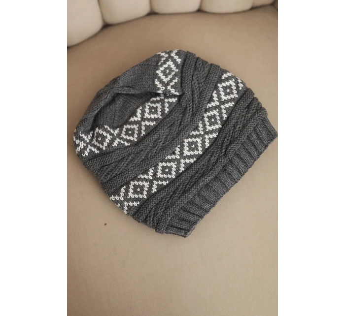 Dámska zimná čiapka so vzorom a vlnou K425 graphite Dámska zimná čiapka so vzorom a vlnou K425 graphite