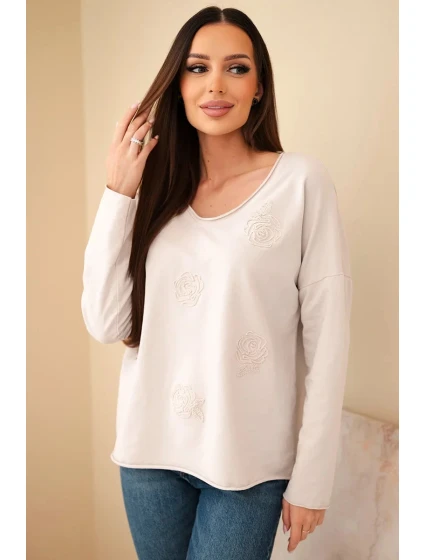 Dámska bavlnená blúzka s vyšívanými kvetmi a výstrihom do V béžová