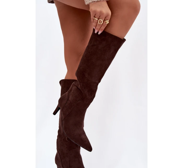 Dámské kozačky na vyhřívané z eko semiše Čokoládové model 21788146 - Boto Dámské kozačky na vyhřívané z eko semiše Čokoládové model 21788146 - Boto