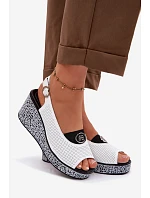 Kožené sandály na platformě model 22101381 bílé - S.Barski Kožené sandály na platformě model 22101381 bílé - S.Barski