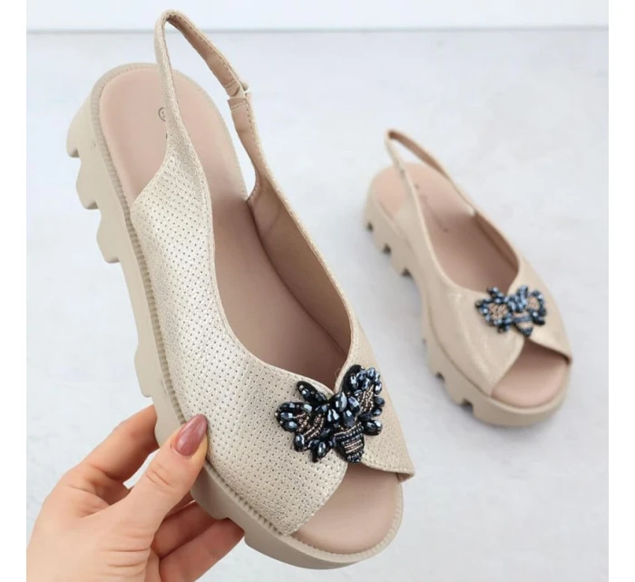 Dámske sandále na platforme s perforovanou kovovou zlatou Potocki SZ12610