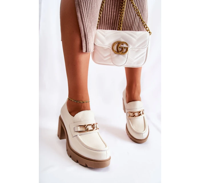 Skórzane Półbuty Na Słupku Ze Złotą Ozdobą Jasnobeżowe Lemar Mikeyla