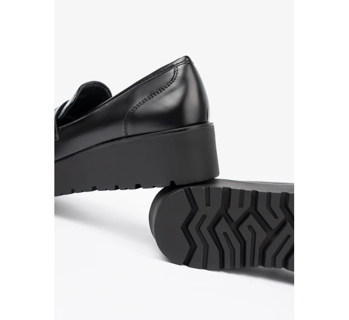 Trendy dámske čierne mokasíny na platforme
