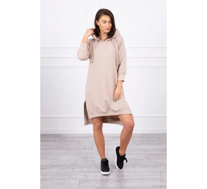 Šaty s kapucňou a dlhším chrbtom béžové Šaty s kapucňou a dlhším chrbtom béžové