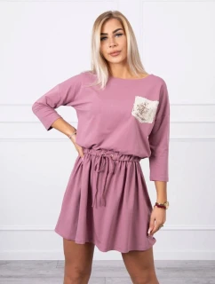 Šaty s flitrovým vreckom tmavoružové