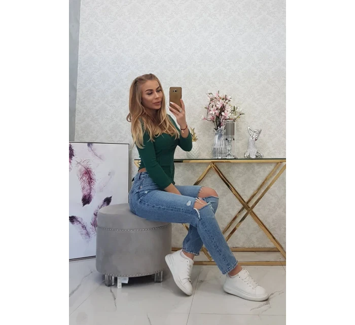 Tmavozelená blúzka s rebrovaným výstrihom