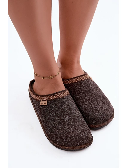 Ženské pantofle s výšivkou model 22368082 tmavě béžové - Inblu